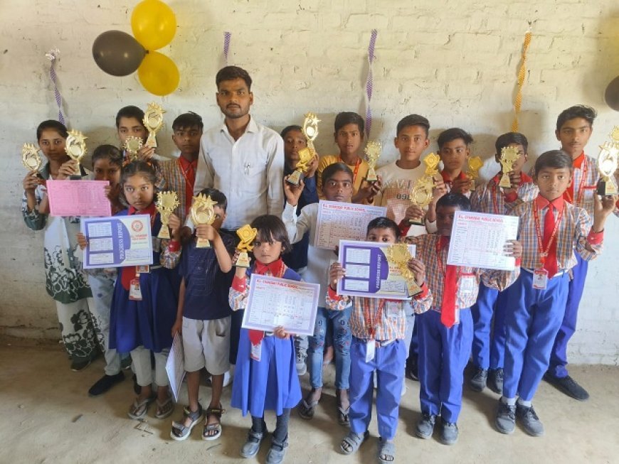 Hardoi: महावीर जयंती पर विद्यालय में प्रगति पत्र एवं सम्मान समारोह सम्पन्न। 