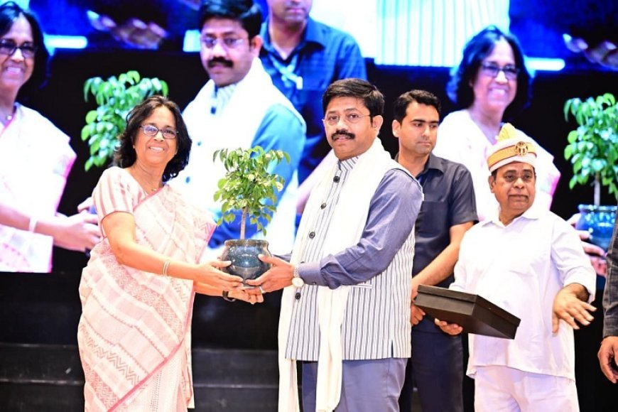 सीएमएस में डिवाइन सेमिनार: मंत्री नन्दी ने प्रतिभाशाली विद्यार्थियों को किया सम्मानित, शिक्षा में नैतिक मूल्यों पर दिया जोर। 