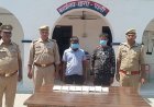 Hardoi: पाली पुलिस ने दो शातिर चोरों को किया गिरफ्तार, नगदी व एटीएम कार्ड बरामद।