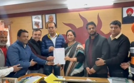 Mussoorie: मसूरी में नए लाइसेंस प्रस्ताव पर बवाल, व्यापारियों ने दी आंदोलन की चेतावनी।