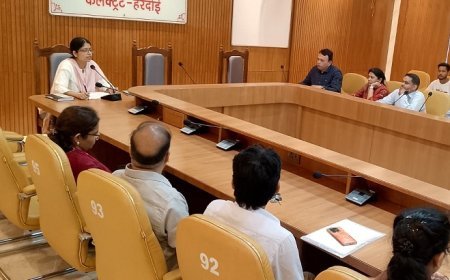 Hardoi: आयुष समीक्षा बैठक: कुपोषित बच्चों की जांच व उपचार में तेजी लाने के निर्देश। 