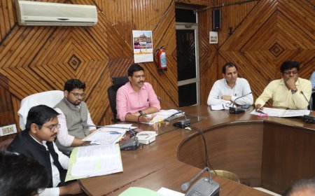 Saharanpur : सहारनपुर के स्कूलों में फीस और किताबों की मनमानी पर डीएम मनीष बंसल का कड़ा प्रहार