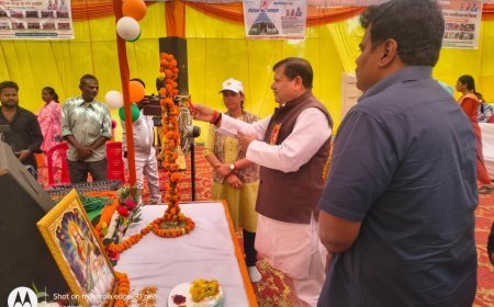 Sitapur : स्कूल चलो अभियान का भव्य शुभारंभ, राज्यमंत्री ने एलईडी वैन को दिखाई हरी झंडी