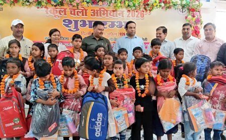 Amethi : अमेठी में स्कूल चलो अभियान का भव्य आगाज, जिलाधिकारी ने जागरूकता वाहन को दिखाई हरी झंडी