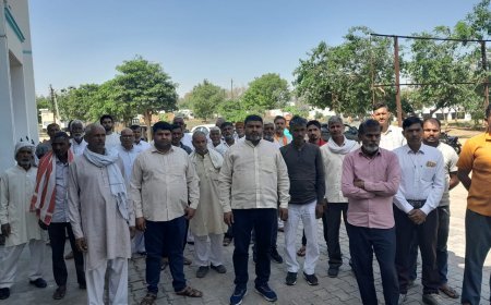 Hathras : ग्राम प्रधान और उनके परिवार पर मुकदमा दर्ज होने से गरमाया माहौल, ग्रामीणों ने की निष्पक्ष जांच की मांग