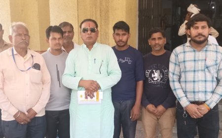 Sambhal: सफाई कर्मचारियों के वेतन पर बवाल: ₹18,000 की मांग तेज, घोटाले के आरोप के साथ बड़े आंदोलन की चेतावनी। 