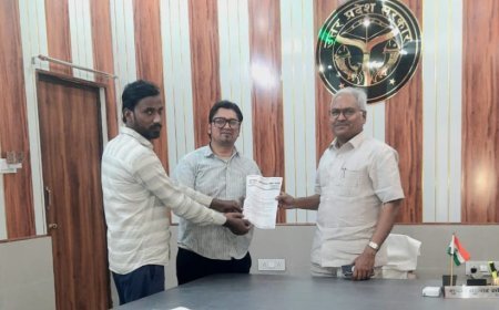 Sambhal: प्राइवेट स्कूलों की मनमानी पर गरजी आज़ाद अधिकार सेना, राष्ट्रपति के नाम सौंपा ज्ञापन। 