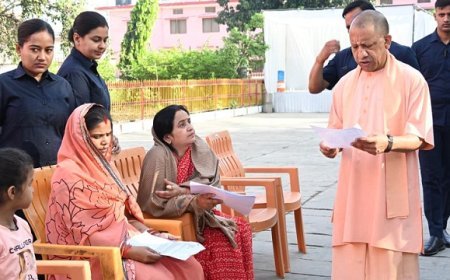 Gorakhpur: जरूरतमंद को आवास और बीमार के इलाज की होगी व्यवस्था: मुख्यमंत्री