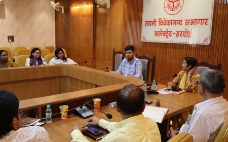 Hardoi: गोद लिए विद्यालयों की समीक्षा- डीएम अनुनय झा सख्त, समयबद्ध व मानक अनुरूप कार्य के निर्देश। 