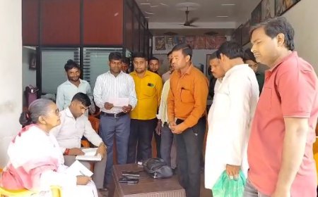 Sambhal : जेई की मनमानी से त्रस्त ग्रामीणों का फूटा गुस्सा, शिक्षामंत्री के दर पर लगाई न्याय की गुहार