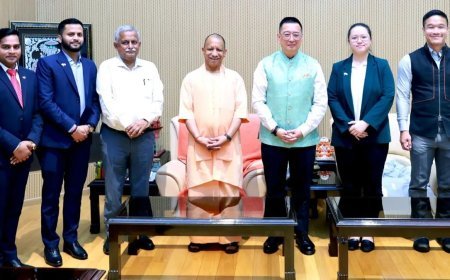 Lucknow : मुख्यमंत्री योगी आदित्यनाथ से सिंगापुर के उच्चायुक्त साइमन वोंग ने की शिष्टाचार भेंट