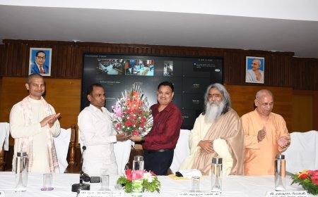 Lucknow : दीनदयाल उपाध्याय राज्य ग्राम्य विकास संस्थान के महानिदेशक एल वेंकटेश्वर लू की भव्य विदाई, सेवानिवृत्ति पर सम्मानित