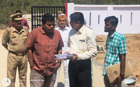 Sitapur : खराब निर्माण कार्य पर जिलाधिकारी की कार्रवाई, ठेकेदार और इंजीनियर पर गिरी गाज