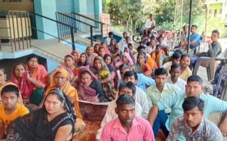 Sitapur : खैराबाद में दिव्यांगों और निराश्रित महिलाओं ने समस्याओं को लेकर जताया विरोध