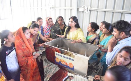 Sitapur : कृषि विज्ञान केंद्र कटिया में महिला किसानों को दिया गया मोटे अनाज के प्रसंस्करण का प्रशिक्षण