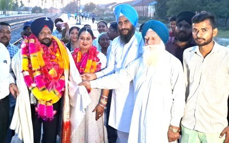 Bajpur : सेना में 28 साल की सेवा के बाद घर लौटे सूबेदार देव सिंह का जोरदार स्वागत