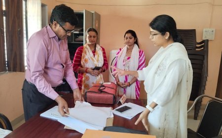 Hardoi:  बिलग्राम में CDO का सख्त एक्शन: लंबित भुगतान, अधूरे निर्माण और गड़बड़ी पर कड़ी चेतावनी, अधिकारियों में हड़कंप। 