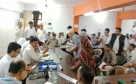 Ballia: सम्पूर्ण समाधान दिवस में कुल 146 शिकायतें, 07 का मौके पर निस्तारण, डीएम ने दिए सख्त निर्देश।