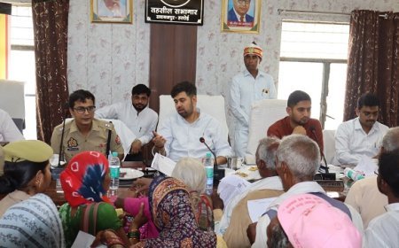 Hardoi: सम्पूर्ण समाधान दिवस में डीएम अनुनय झा सख्त: शिकायतों का समयबद्ध व निष्पक्ष निस्तारण सुनिश्चित करने के निर्देश। 