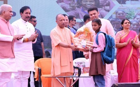 Varanasi: मुख्यमंत्री योगी आदित्यनाथ ने किया वाराणसी के कंपोजिट विद्यालय शिवपुर वरुणापार जोन में शैक्षणिक सत्र 2026-27 में ‘स्कूल चलो अभियान’ का शुभारंभ। 
