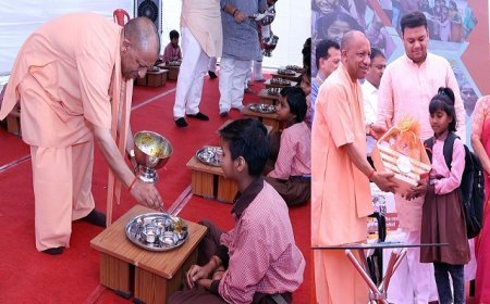 Varanasi: सीएम योगी आदित्यनाथ ने ‘स्कूल चलो’ अभियान में बच्चों को परोसा मिड-डे मील, बैग-पुस्तकें बांटकर बढ़ाया उत्साह। 
