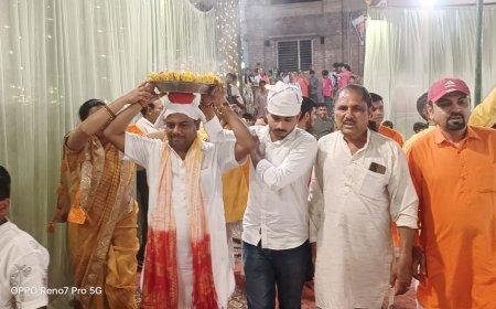 Bajpur: हनुमान जन्मोत्सव पर बाजपुर में भक्ति की धूम: संकटमोचन बालाजी मंदिर में भजन संध्या में झूमे श्रद्धालु।