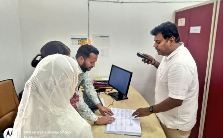 Sitapur : जिलाधिकारी ने पैंतेपुर नगर पंचायत का किया औचक निरीक्षण, व्यवस्थाएं सुधारने के दिए निर्देश