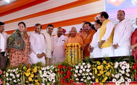 Agra : मुख्यमंत्री योगी आदित्यनाथ ने किया 6466.37 करोड़ रुपये की 325 विकास परियोजनाओं का लोकार्पण व शिलान्यास