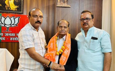 Hardoi : भारतीय जनता पार्टी के स्थापना दिवस पर जनसंघ कालीन कार्यकर्ता इन्द्रेश्वर नाथ गुप्ता का सम्मान