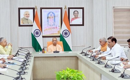 Lucknow: बुनकरों की आय, सम्मान और स्थायित्व सुनिश्चित करना प्राथमिकता- मुख्यमंत्री योगी आदित्यनाथ