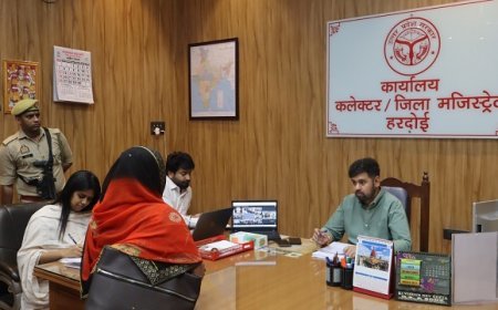Hardoi: कलेक्ट्रेट जनसुनवाई में जिलाधिकारी ने सुनी 103 शिकायतें, त्वरित निस्तारण के दिए निर्देश।