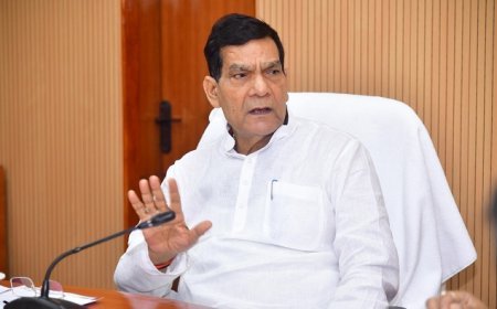 Lucknow: गर्मी में निर्बाध बिजली आपूर्ति को लेकर ऊर्जा मंत्री ए.के. शर्मा ने की समीक्षा बैठक। 