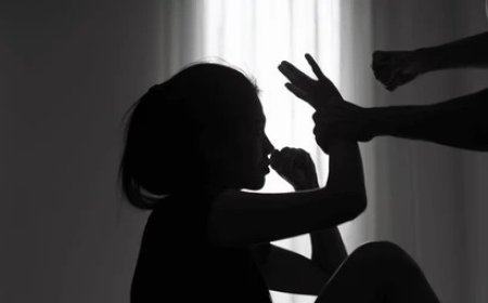 झारखंड के चतरा में शर्मसार हुई मानवता: आवासीय विद्यालय की तीसरी कक्षा की छात्रा मिली गर्भवती, 50 वर्षीय शिक्षक पर दुष्कर्म का आरोप।