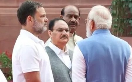 संसद परिसर में दिखी ऐतिहासिक एकजुटता: महात्मा ज्योतिबा फुले की 200वीं जयंती पर पीएम मोदी और राहुल गांधी ने साथ अर्पित की पुष्पांजलि।