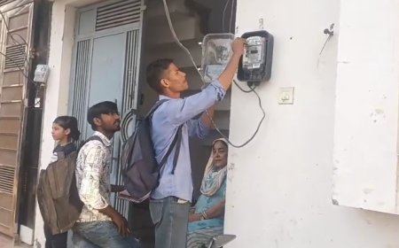 Sambhal : सम्भल में स्मार्ट मीटर को लेकर बवाल, लाइन काटने के आरोप पर भड़के लोग, जबरन लगाए स्मार्ट मीटर