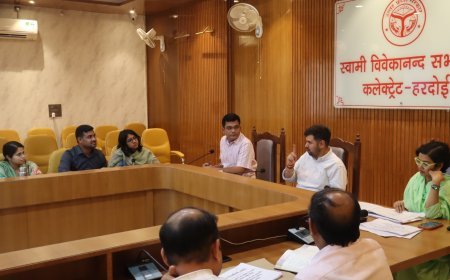 Hardoi : राजस्व वसूली की समीक्षा बैठक, लक्ष्य पूरा न करने पर जिलाधिकारी ने दी कार्रवाई की चेतावनी