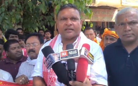 Ballia: बेदूआ बंधे से  शराब की दुकान हटाने की नगर वासियो ने जिलाधिकारी से की मांग।