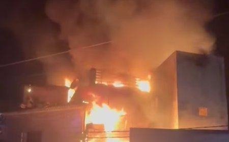 Hardoi: सिटी मोटर्स वर्कशॉप में भीषण आग से हड़कंप, फायर ब्रिगेड की 4 गाड़ियों ने पाया काबू।