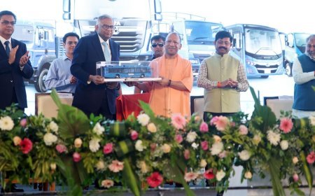 Lucknow:  योगी आदित्यनाथ  ने Tata Motors के लखनऊ प्लांट में 10 लाखवीं गाड़ी को किया फ्लैग ऑफ, यूपी को ग्लोबल मैन्युफैक्चरिंग हब बनाने की दिशा में बड़ा कदम।