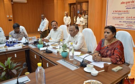 Lucknow : झांसी में बनेगा 100 बेड का कैंसर अस्पताल,, झांसी-चित्रकूट मण्डल में चला व्यापक निरीक्षण अभियान, सुधार के लिए दिए सख्त निर्देश