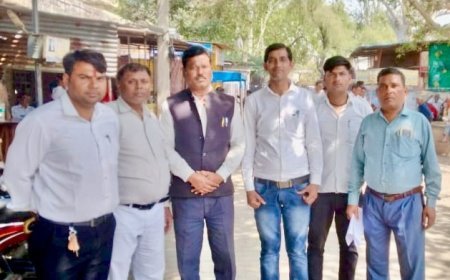 Hathras : वकील पर जानलेवा हमले के विरोध में अधिवक्ताओं ने किया कार्य बहिष्कार, सुरक्षा कानून की मांग