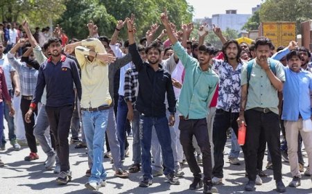 नोएडा हिंसा में 'फर्जी श्रमिकों' की साजिश पर चलेगा हंटर, संपत्ति होगी कुर्क, उपद्रवियों की पहचान के लिए सार्वजनिक स्थानों पर लगेंगे पोस्टर।