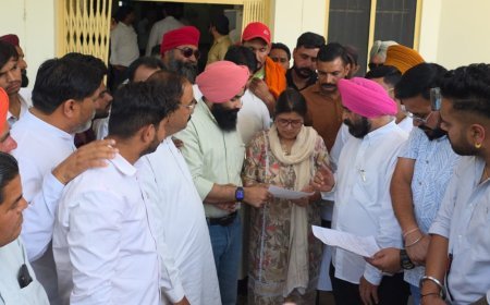 Bajpur : बेमौसम बारिश से बर्बाद हुई गेहूं की फसल के मुआवजे की मांग को लेकर प्रदर्शन