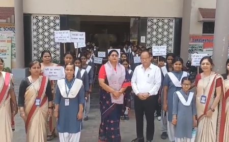 Sambhal: नारी शक्ति मार्च के जरिए गूंजा 33% आरक्षण का मुद्दा, महिलाओं को सशक्त बनाने का संकल्प।