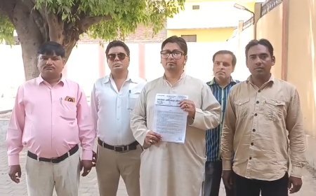 Sambhal: स्मार्ट मीटर के खिलाफ गरजी ‘आज़ाद अधिकार सेना’, राष्ट्रपति के नाम सौंपा ज्ञापन। 