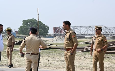 Barabanki : घाघरा नदी पर बन रहे पीपा पुल का पुलिस अधीक्षक ने किया निरीक्षण, सुरक्षा और यातायात के दिए निर्देश