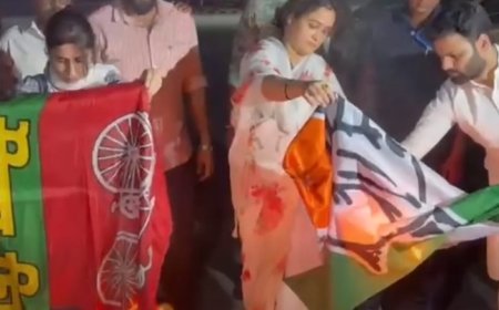 लखनऊ में आधी रात गरमाई सियासत: अपर्णा यादव ने विधानसभा के बाहर फूंके सपा और कांग्रेस के झंडे, महिला आरक्षण पर छिड़ा घमासान।