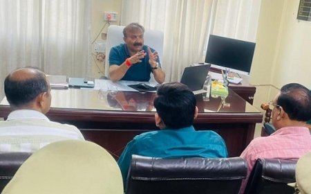 Kanpur: कोडीन से संबंधित मुकदमों की प्रगति की समीक्षा हेतु गोष्ठी आयोजित की गई।