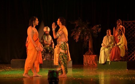 Prayagraj : राम को मर्यादा पुरुषोत्तम बनाने के लिए कैकेयी ने सहा कलंक, भावुक कर गया 'कैकेयी का राम' नाटक