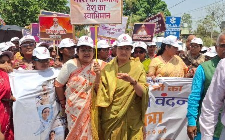 Lucknow : महिला आरक्षण बिल गिरने पर फूटा आक्रोश, विपक्ष पर महिलाओं का हक छीनने का लगाया आरोप